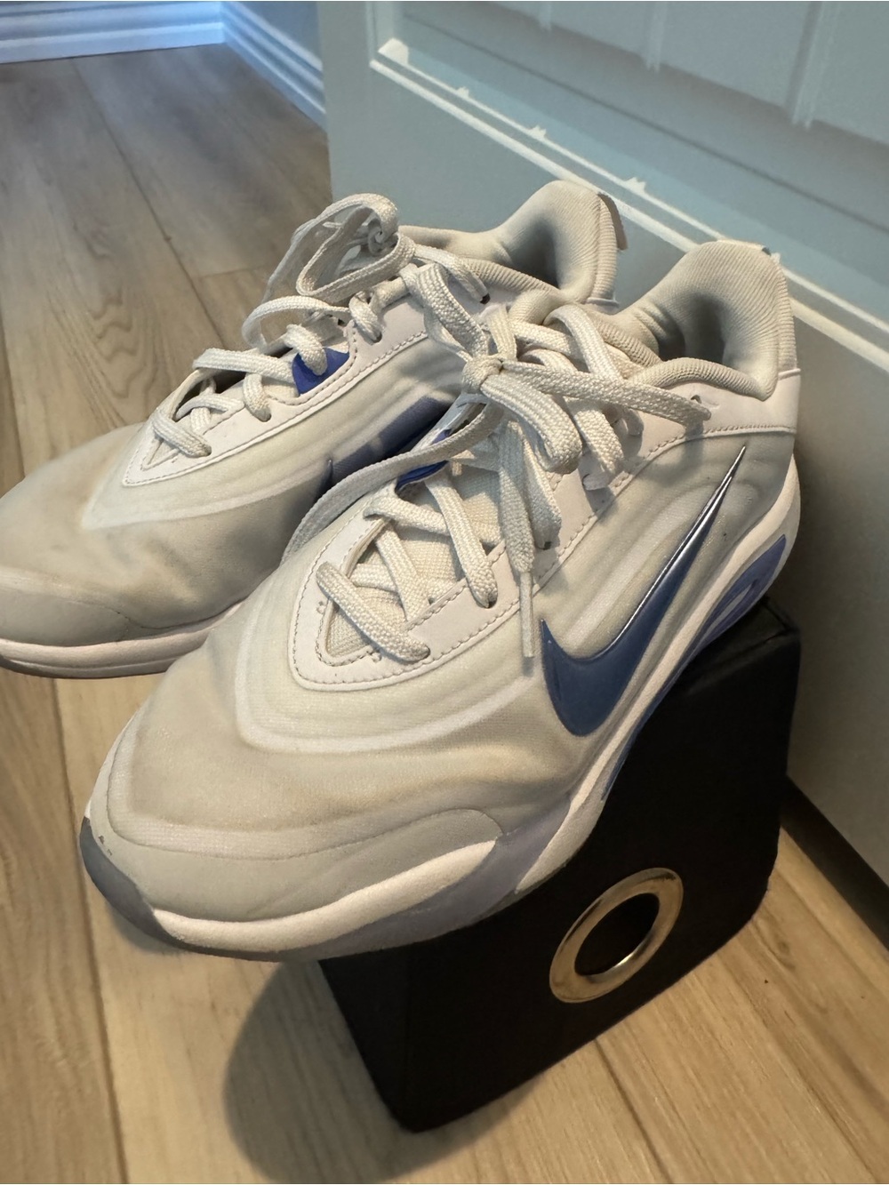 Nike 5Y girls White and Blue Athletic Sneakers